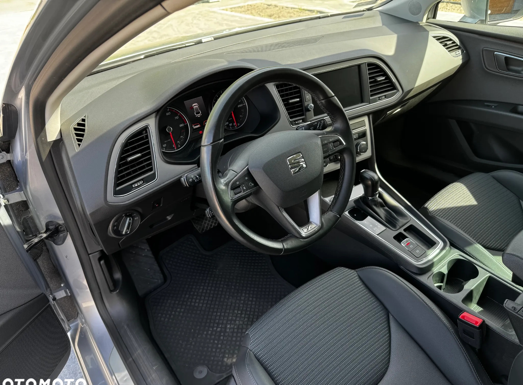 Seat Leon cena 64900 przebieg: 105800, rok produkcji 2019 z Szydłowiec małe 562